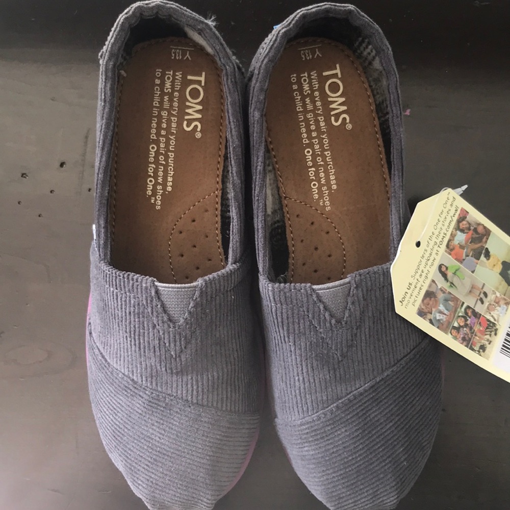 🎉🎉❤️Girls Tom shoes Size 13.5❤️🎉🎉